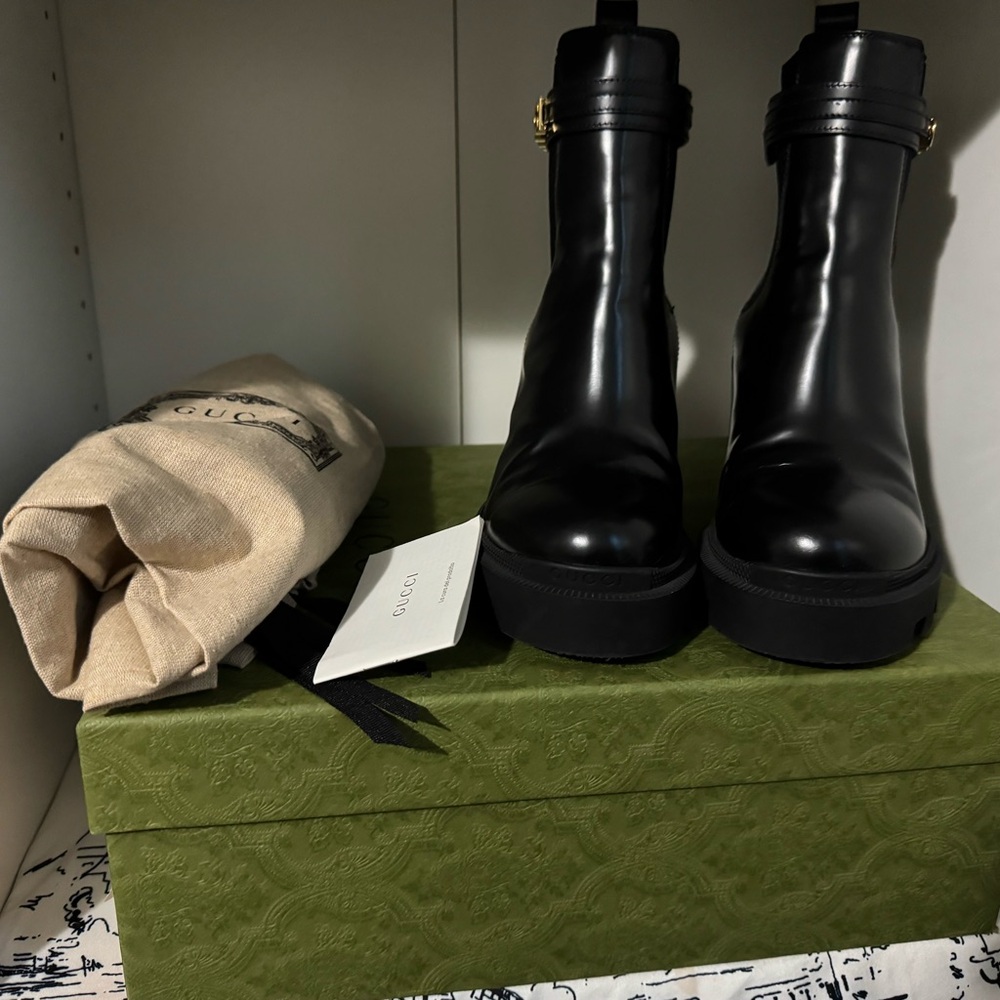 Gucci Shiny Black Leather Ankle Boots 36